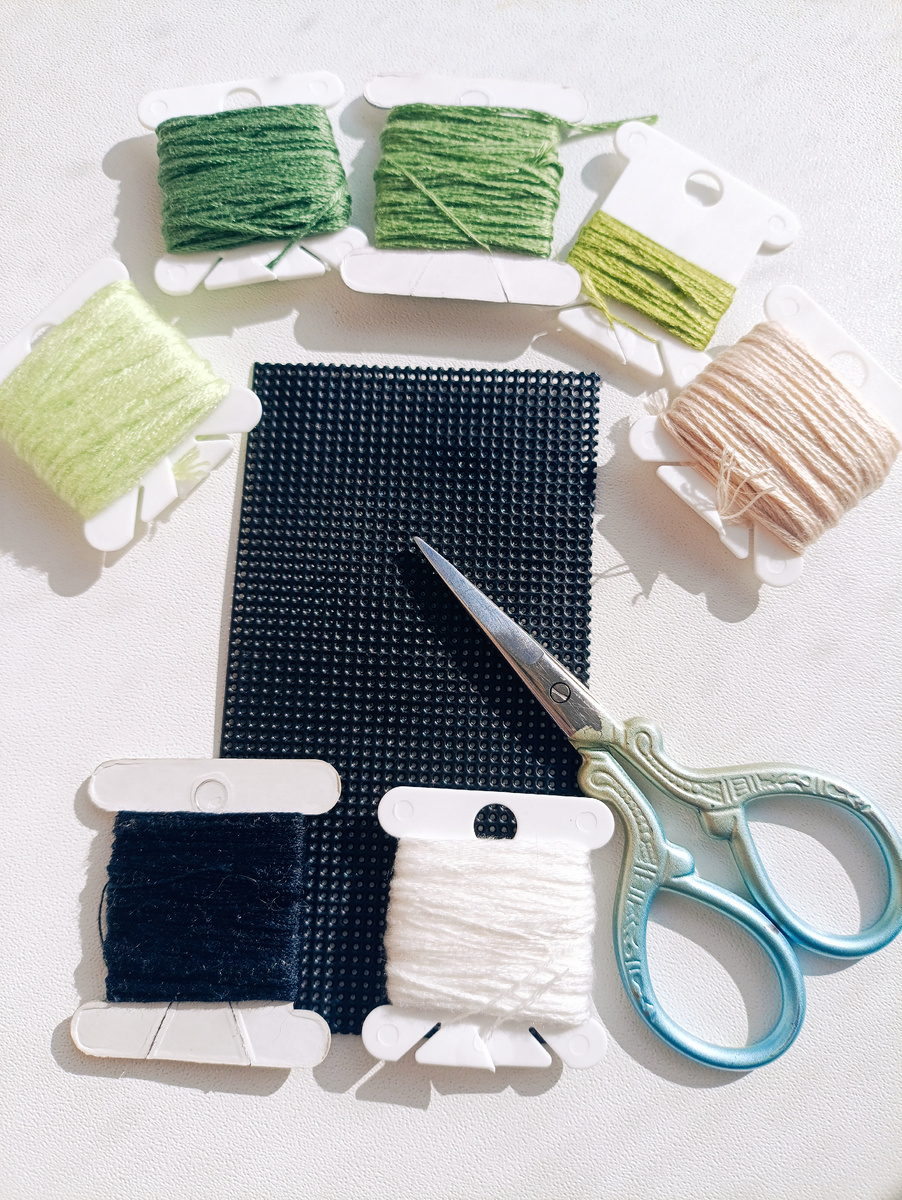 Нитки в палитре гамма и схс