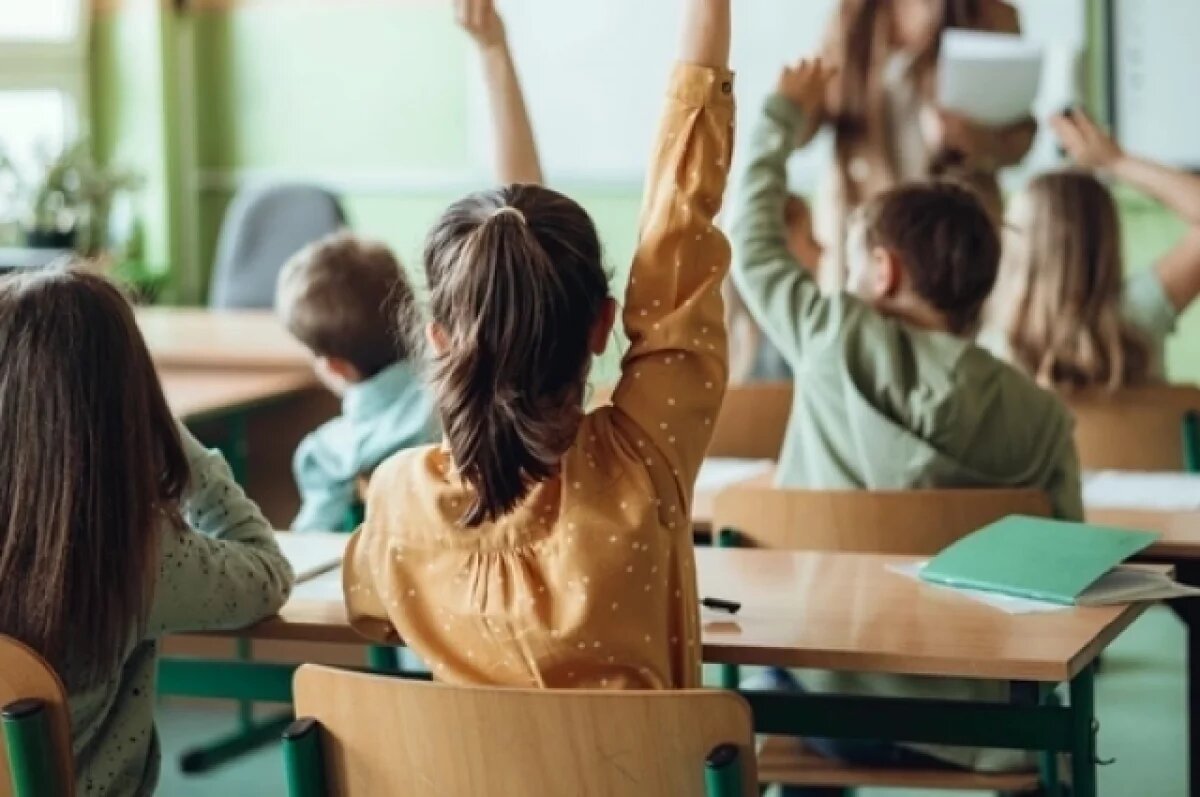    Главу языковой школы в Киеве отстранили от работы за общение на русском