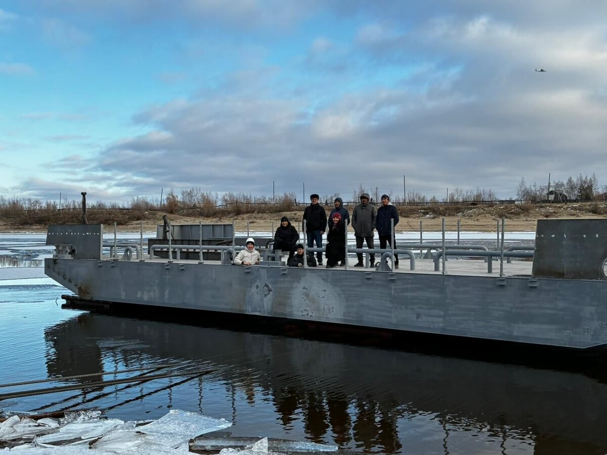 Жатайская судоверфь спустила на воду первое судно / Фото: Минтранс Якутии  📷
