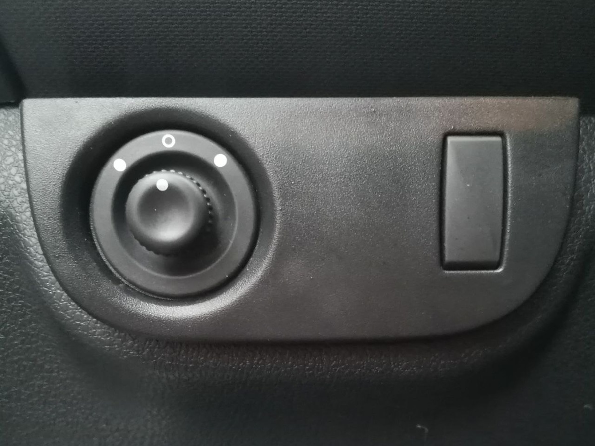 Панель с джойстиком управления зеркалами Рено Логан 2