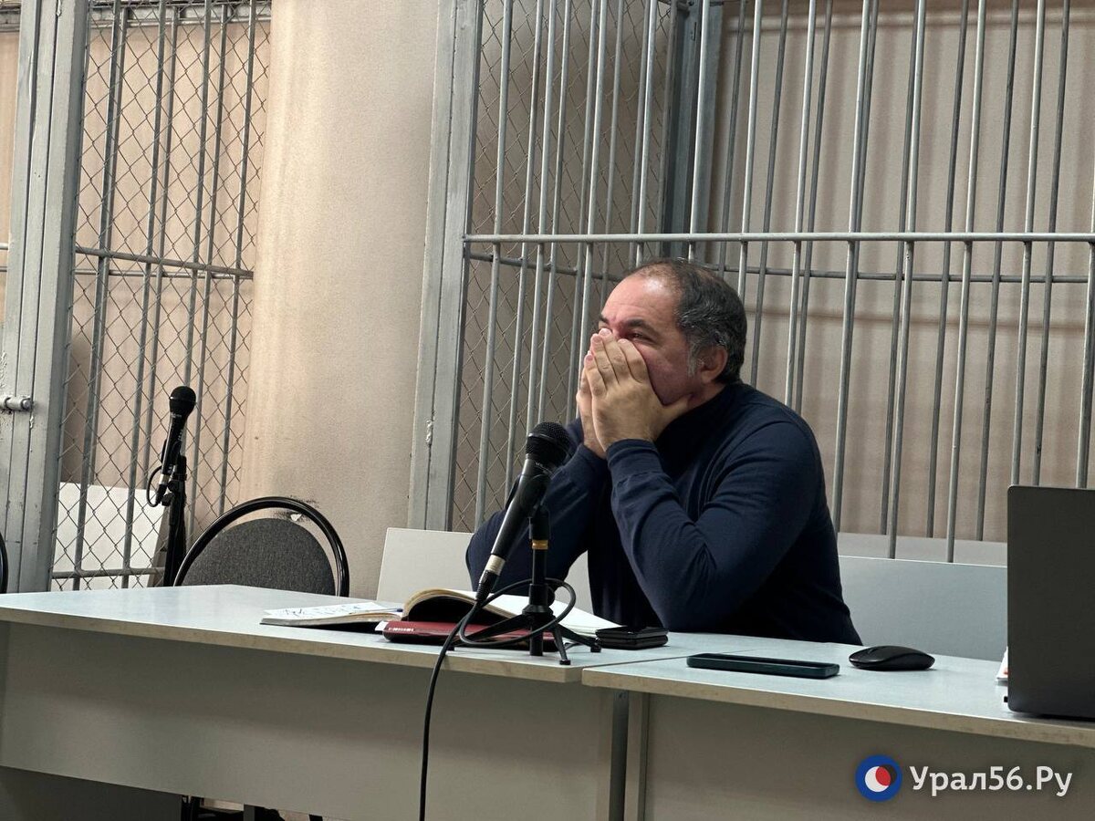    Отсутствие бухгалтерии и долг за покупку дивана: В суде Оренбурга прошло очередное заседание по делу экс-министра природы Александра Самбурского