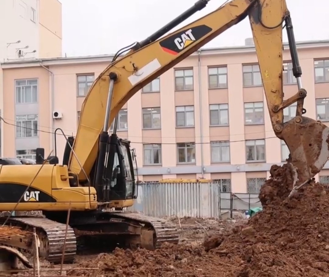    В ближайшие месяцы со стройплощадки вывезут 34 тысячи кубометров земли