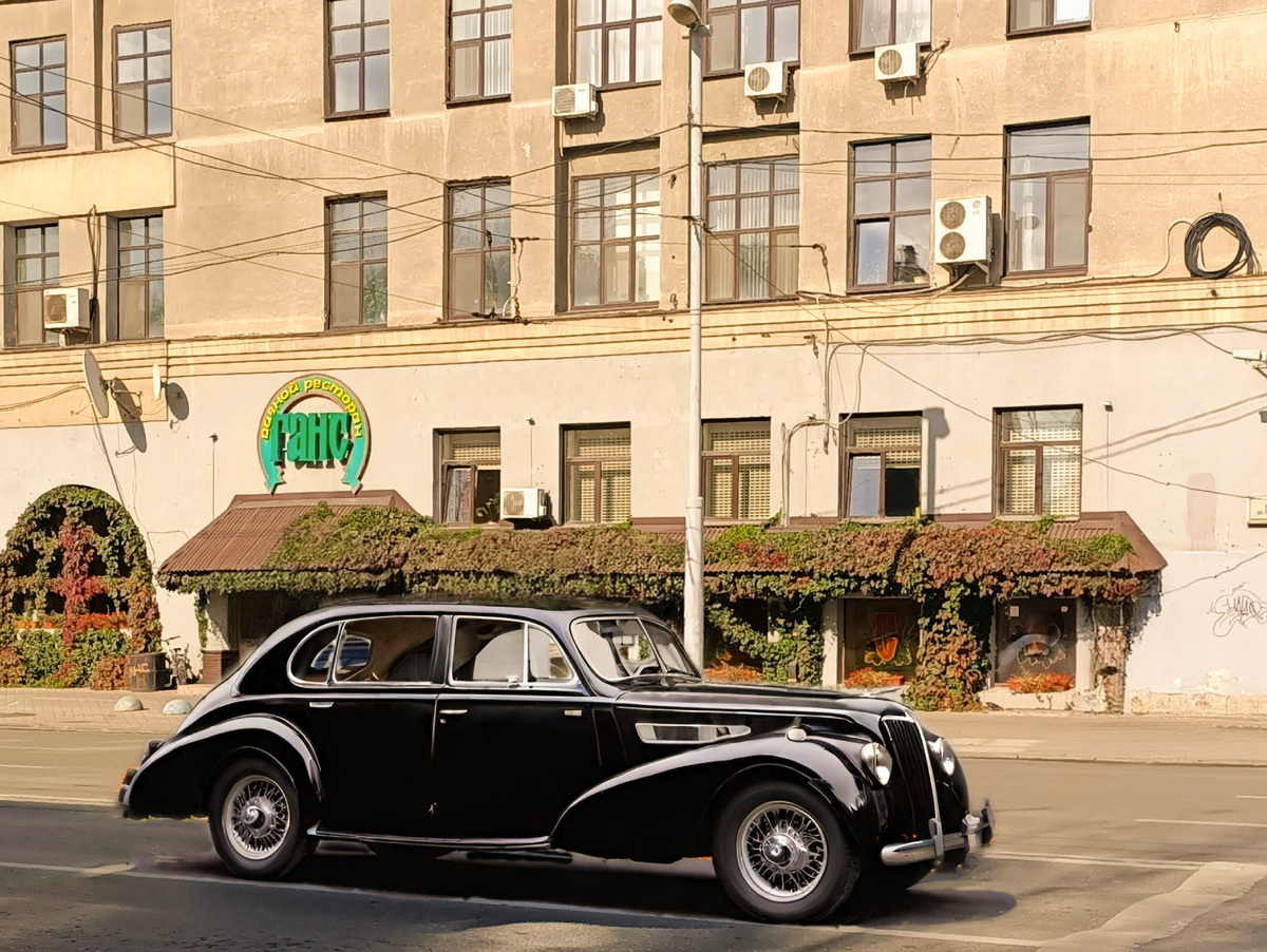 Город Екатеринбург, перекрёсток улиц Малышева и Луначарского