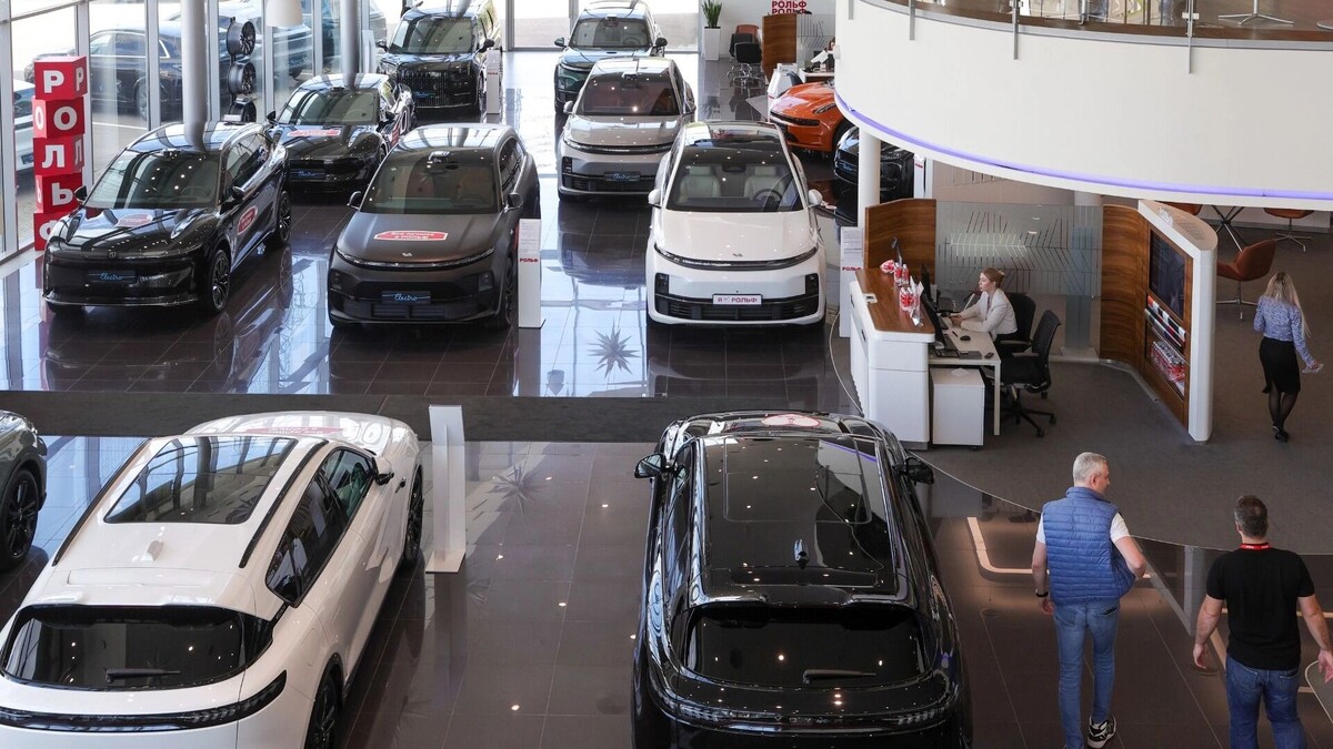 Меры поддержки российского автопрома обернулись спадом продаж всех машин. Фото: Наталья Шатохина, NEWS.ru/TACC