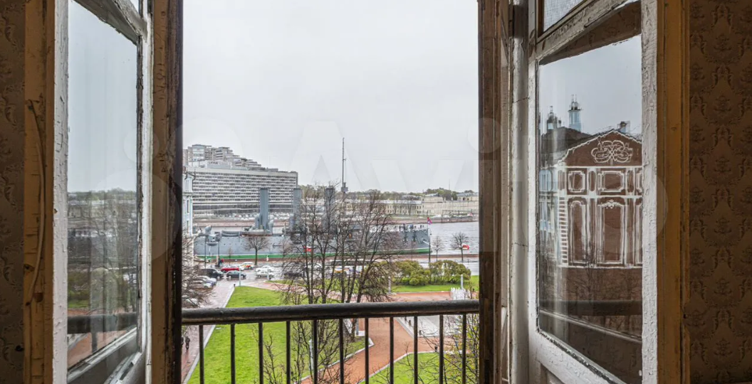 Квартира в Доме Военморов — 111 метров сталинского дома с видом на Аврору.