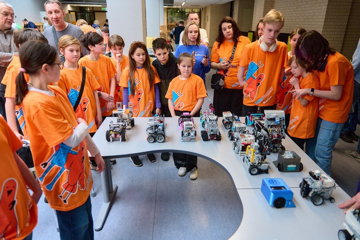 Студенты Гимназии Сколково на соревнованиях по робототехнике 