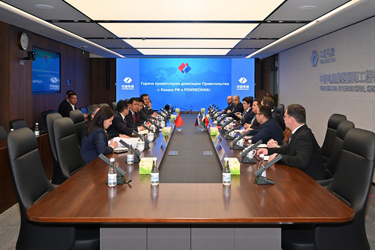    «Мой визит — это ответный жест, чтобы засвидетельствовать наше уважение вам», — приводит слова Метшина портал kzn.ru.   
Фото предоставлено пресс-службой исполкома Казани