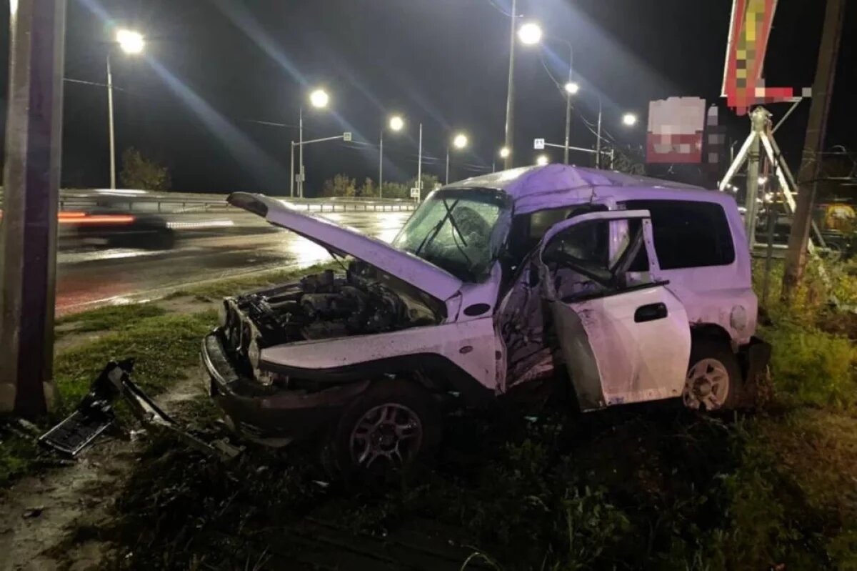    Ставрополец за рулём внедорожника врезался в опору ЛЭП и погиб