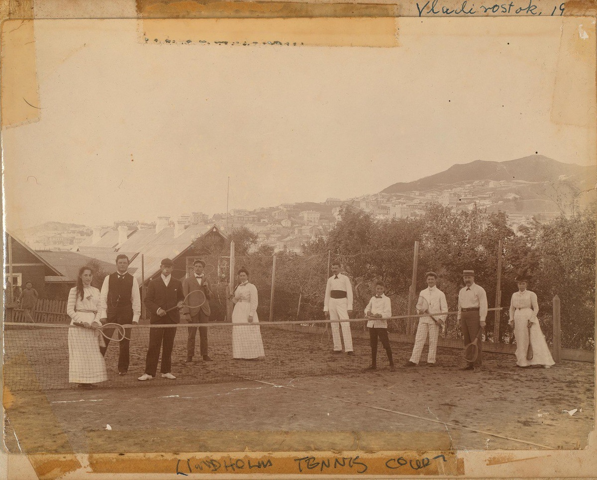 Теннисный корт Линдгольмов
1901