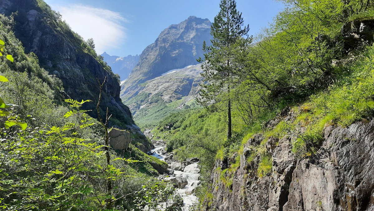 Ущелье Аманауз в Домбае