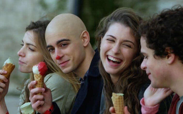 герои драмы "Красные браслеты"