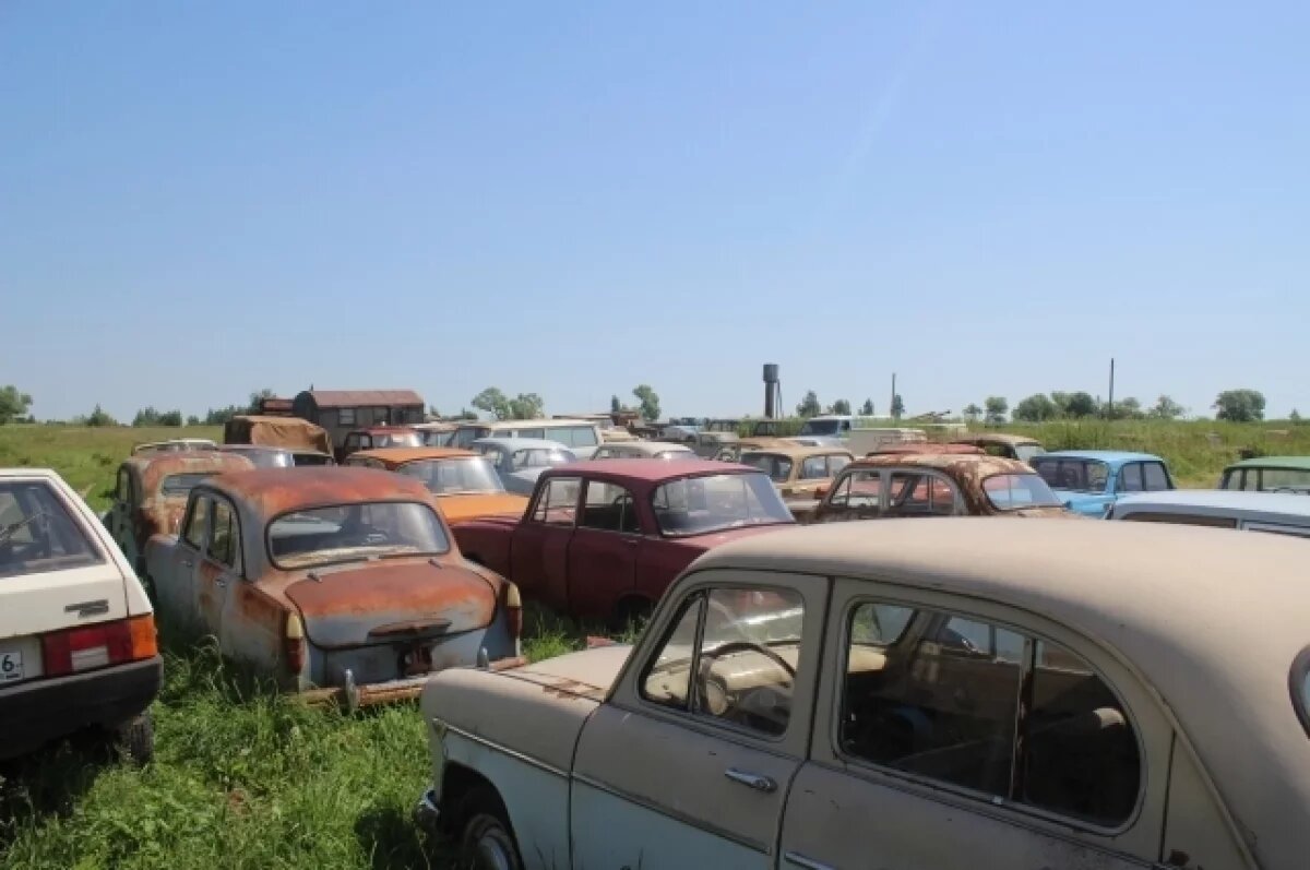    Из закрытого автомузея в Чернском районе вывозят уникальные экспонаты