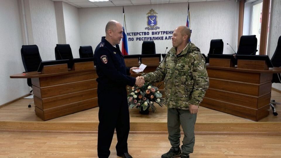    Азербайджанец получил российское гражданство. Источник: Пресс-служба МВД по Республике Алтай