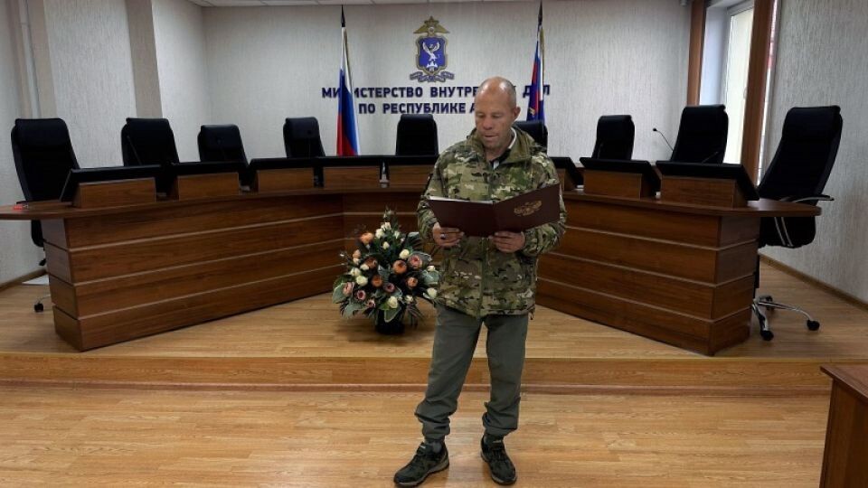    Азербайджанец получил российское гражданство. Источник: Пресс-служба МВД по Республике Алтай