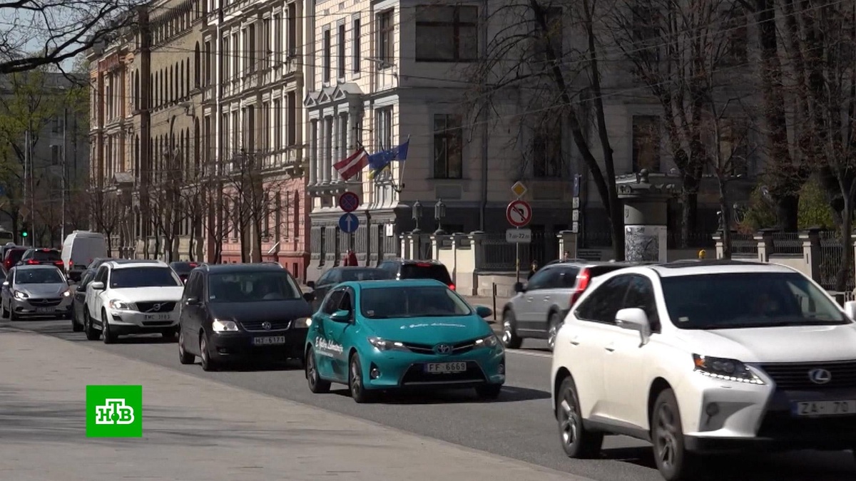    Госдума попросила МИД и глав регионов оказать помощь выдворяемым из Латвии соотечественникам