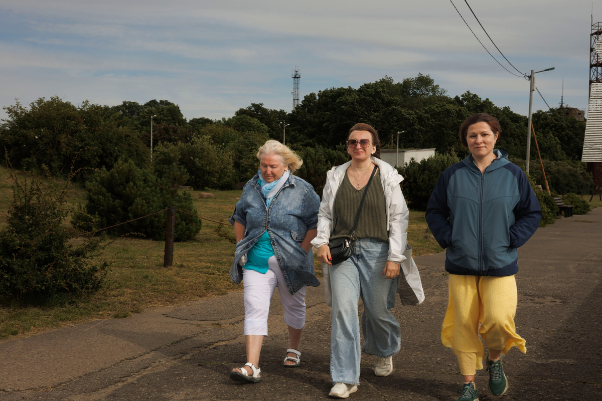 Оля, Таня, Я