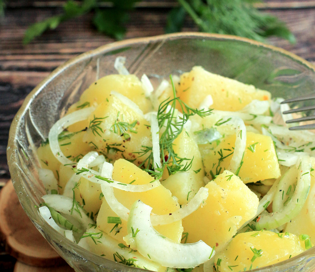 Муж сказал «нормально» и съел всю миску. Салат – дешёвый, как доширак, но намного лучше и полезнее