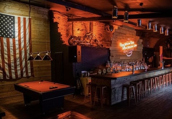 Гаражный бар с американским акцентом