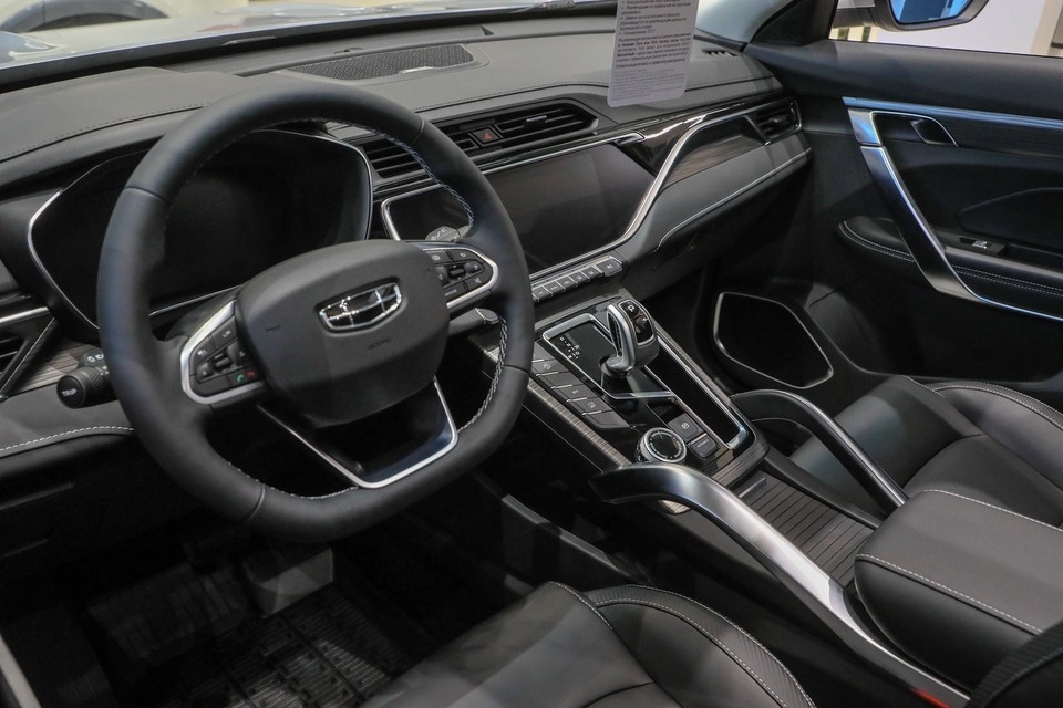    Geely адаптирует свои авто под бензин РФ на фоне слухов о поломках двигателей GLOBAL LOOK PRESS