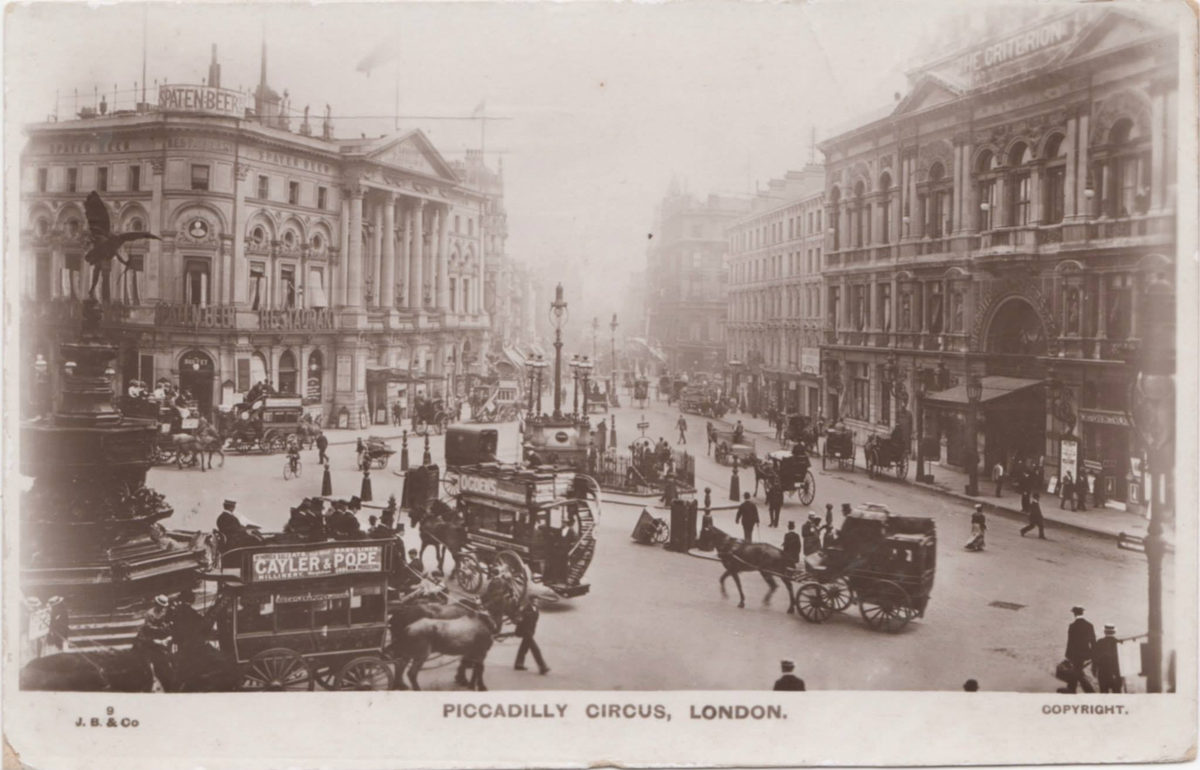 Площадь Пикадилли в 1899 году.  К сожалению, изображений отеля Эйвондейл не сохранилось. Изображение из открытых источников