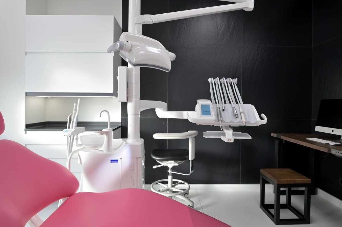 Осмотр у стоматолога в клинике Пробел