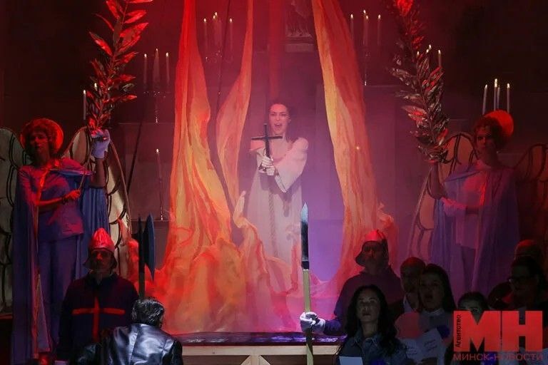 Сцена из оперы "Орлеанская дева", фотография из открытых источников Яндекса