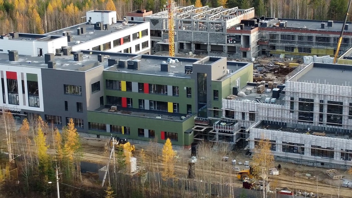    В Нягани возводят школу на 1 125 мест по народной программе «Единой России»