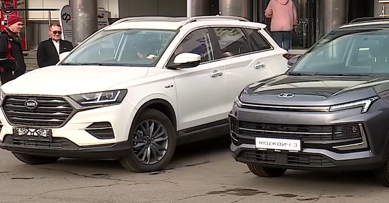     Михаил Котюков вручил ветеранам СВО ключи от новых внедорожников