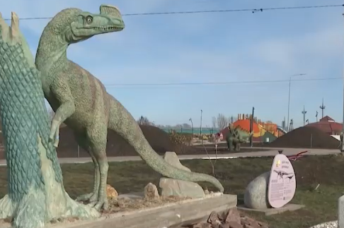     В Шарыпове завершается строительство уникального Динопарка