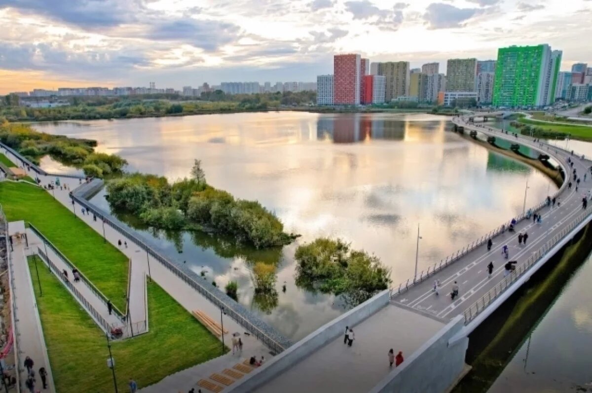    Собянин: пешеходный мост через Черное озеро связал Некрасовку и Люберцы