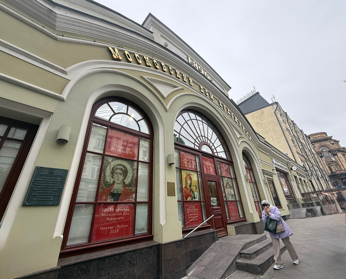 Афиши выставки.