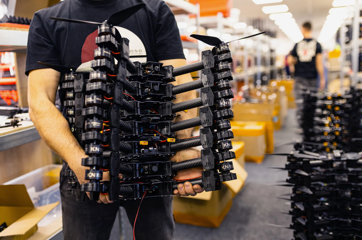 Квадрокоптеры General Cherry стоят всего 48 000 украинских гривен (1154 доллара США).Источник: General Chereshnya