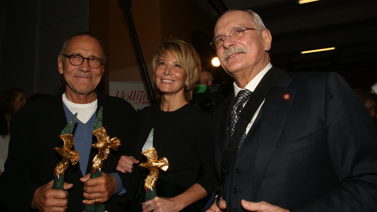 Юлия Высоцкая с братьями Андреем Кончаловским и Никитой Михалковым