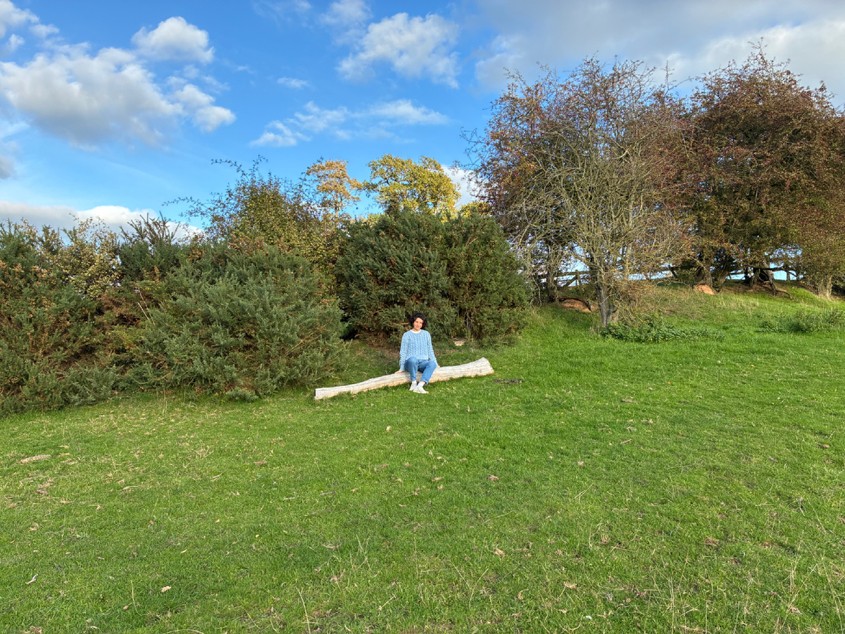 Автор на полянке перед фермой. Фото из личного архива