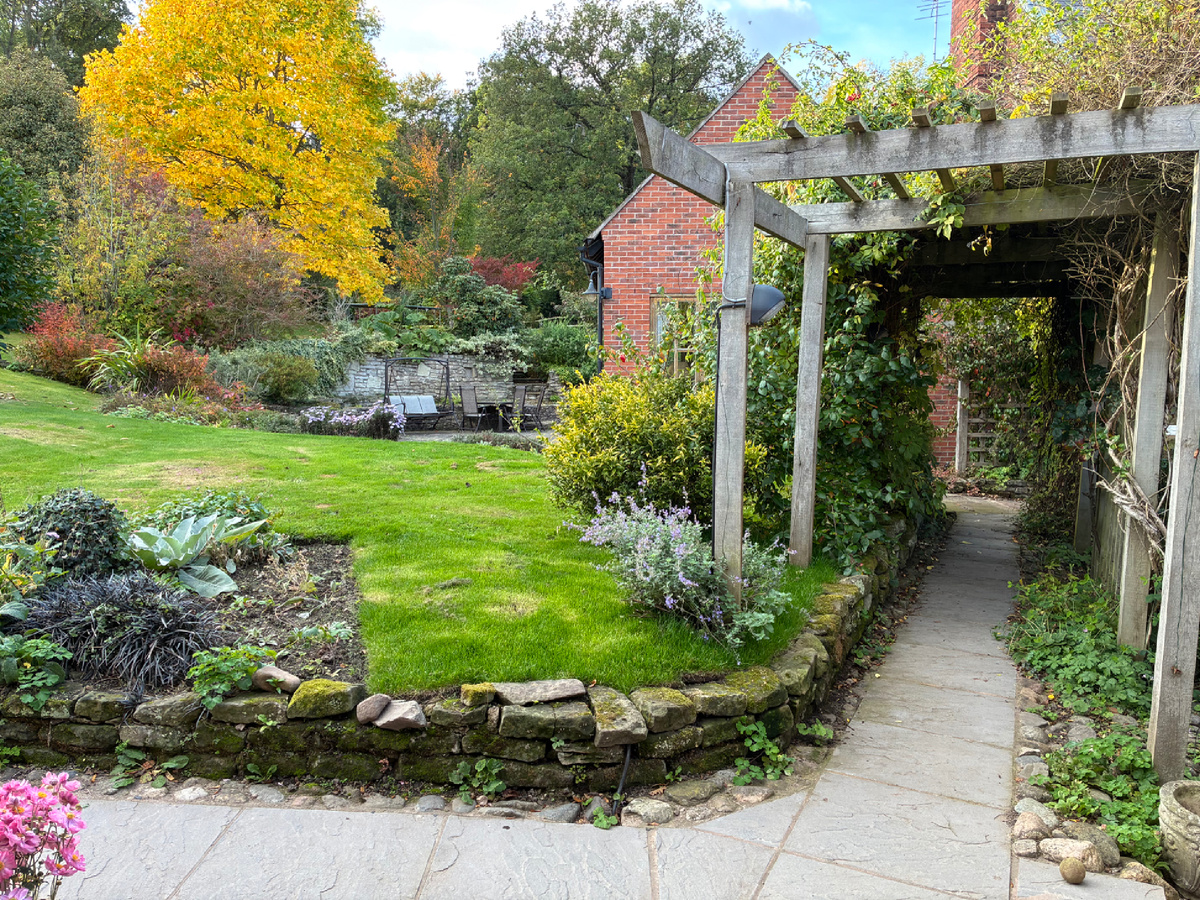 Внутренний дворик старой фермы. Фото из личного архива