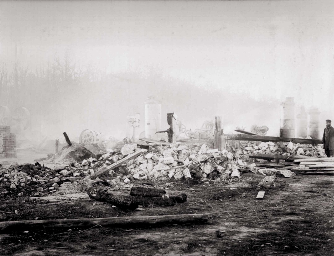 В самом конце XIX века в одном из цехов произошёл пожар, но это не помешало предприятию продолжить дальше развиваться. 1899 год