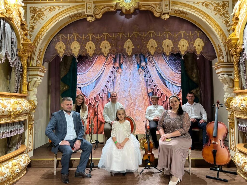 Листайте вправо, чтобы увидеть больше изображений