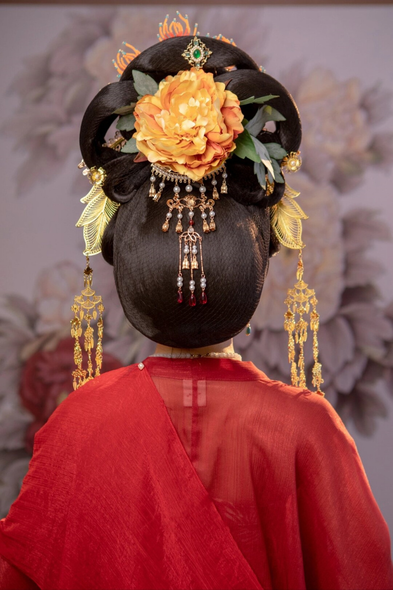 Затылочная часть прически в стиле эпохи Тан 