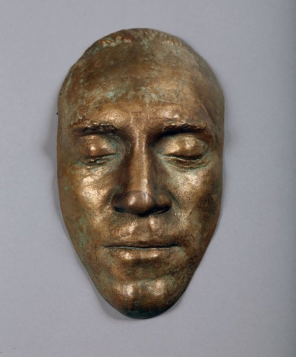 Посмертная маска, проданная на аукционе в 2015 году, источник https://www.rbc.ru/rbcfreenews/5655dc039a7947f4283b7875