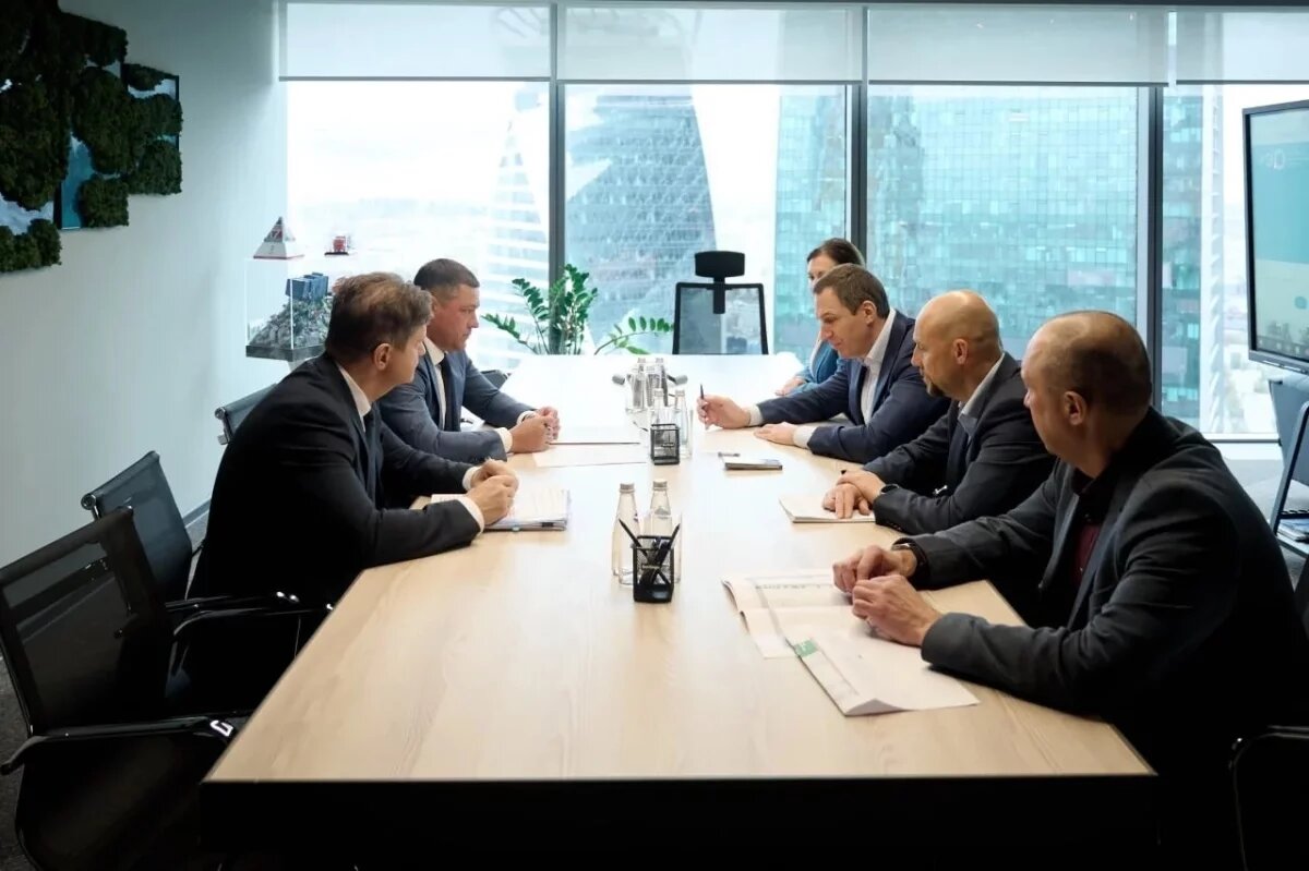    Ход строительства экотехнопарка под Псковом обсудили Ведерников и Буцаев