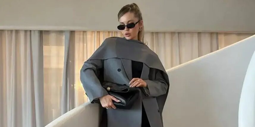    От широких моделей на бёдрах до классического клёша – стилисты советуют экспериментировать с силуэтами и фактурами брюк.соцсети @shepelevich