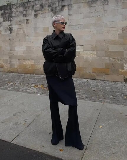    Клёш визуально увеличивает рост, особенно если добавить каблук.соцсети @pullya