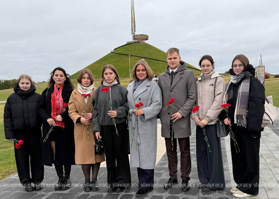     Молодые специалисты Копыльщины побывали на встрече с губернатором