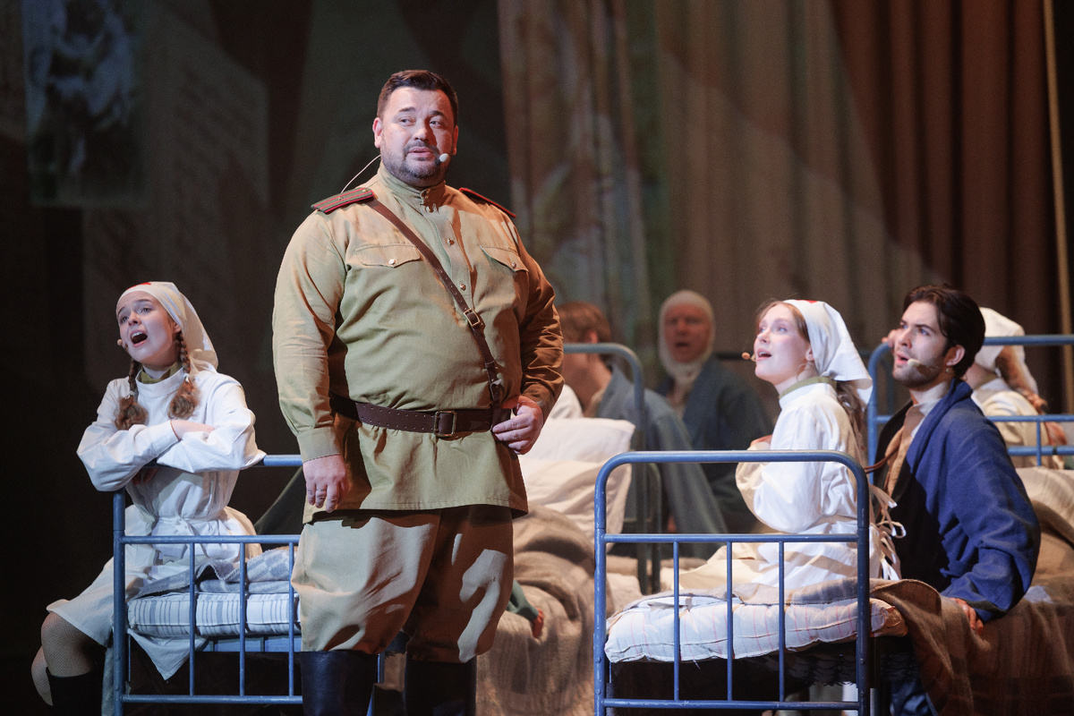 Сергей Жуков в спектакле «Ты у меня одна». Фото: пресс-служба Московского Губернского театра