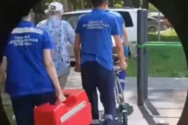    Фото: сообщество «ЧС Тюмень». Очевидцы вызвали ребенку скорую помощь.