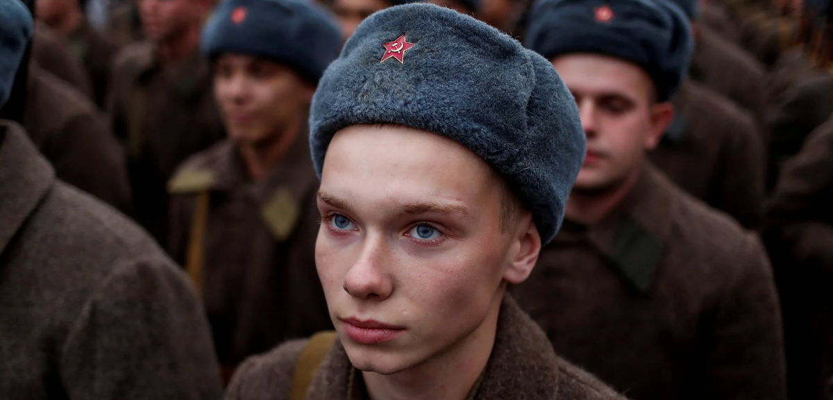 Российские солдаты в старой советской форме на параде в 2019 году © REUTERS/Maxim Shemetov