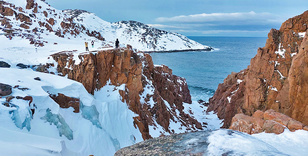 Скалистый берег Териберки