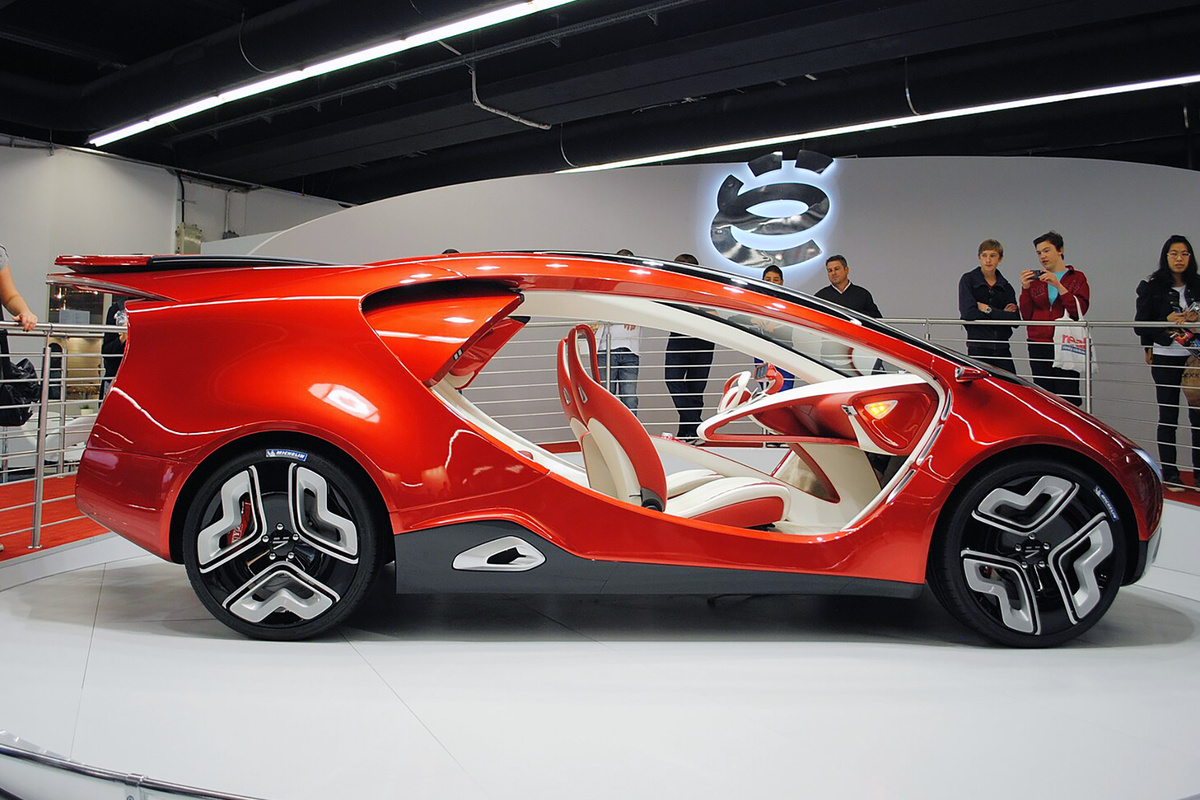 Один из прототипов "Ё-мобиля" был очень футуристичным