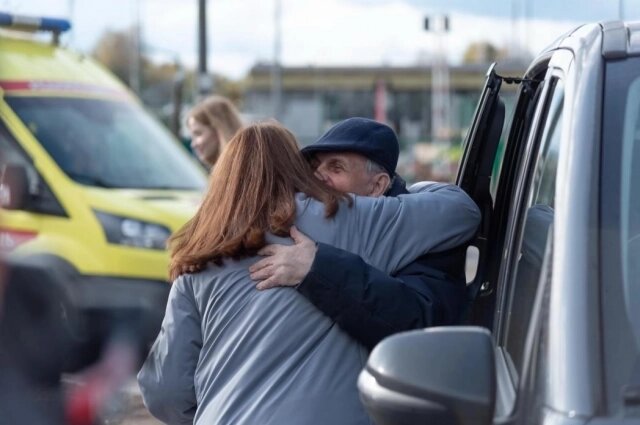    На границе супругов встречали представители властей, медики и журналисты Фото: Екатерина Иванова