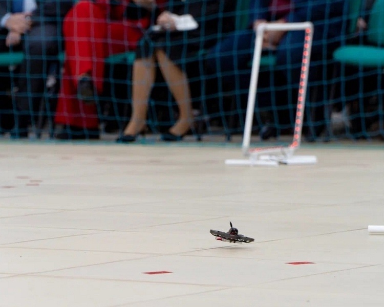     В Курске прошли соревнования Студенческой лиги по гонкам дронов